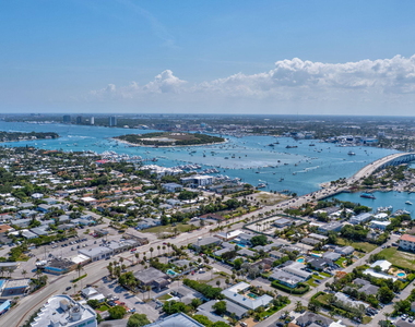 2800 N Ocean Drive - Photo Thumbnail 46