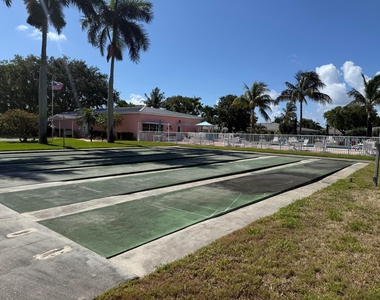 255 South Boulevard - Photo Thumbnail 16