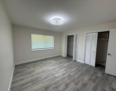 255 South Boulevard - Photo Thumbnail 9