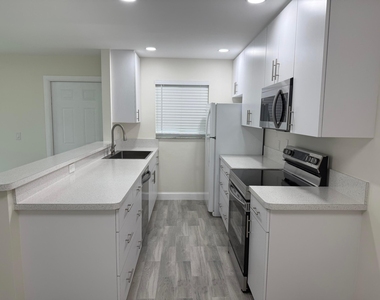 255 South Boulevard - Photo Thumbnail 3