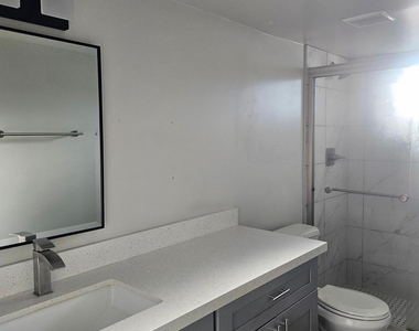 3326 N 66th Place - Photo Thumbnail 6