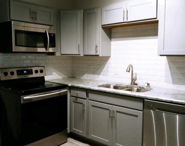 6713 E Cheery Lynn Road - Photo Thumbnail 3