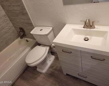 6713 E Cheery Lynn Road - Photo Thumbnail 11