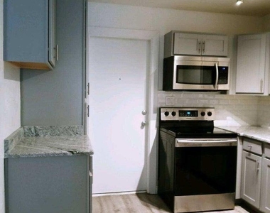 6713 E Cheery Lynn Road - Photo Thumbnail 5