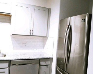 6713 E Cheery Lynn Road - Photo Thumbnail 4