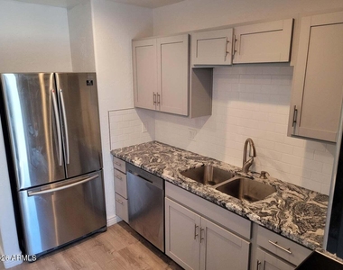 6713 E Cheery Lynn Road - Photo Thumbnail 8