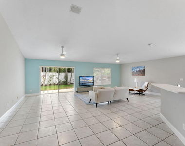981 Delray Lakes Drive - Photo Thumbnail 6