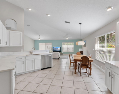 981 Delray Lakes Drive - Photo Thumbnail 10