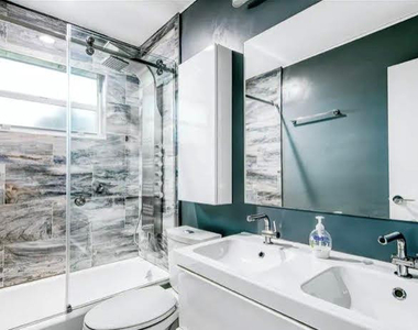 1905 N 45th Avenue - Photo Thumbnail 8