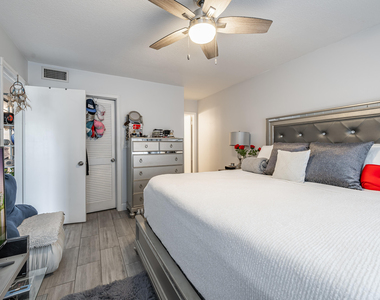 8911 S Hollybrook Boulevard - Photo Thumbnail 14