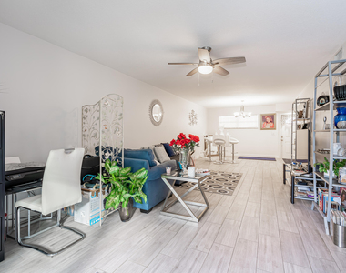 8911 S Hollybrook Boulevard - Photo Thumbnail 1