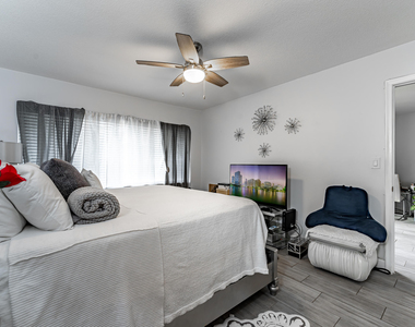 8911 S Hollybrook Boulevard - Photo Thumbnail 13