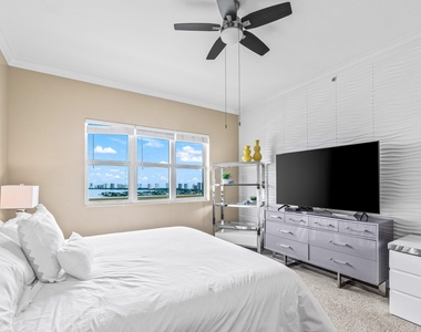 2650 Lake Shore Drive - Photo Thumbnail 10