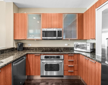 2650 Lake Shore Drive - Photo Thumbnail 3