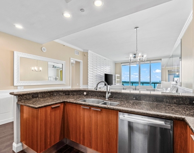 2650 Lake Shore Drive - Photo Thumbnail 4