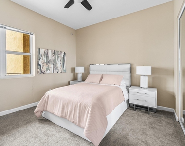 2650 Lake Shore Drive - Photo Thumbnail 18