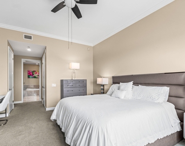 2650 Lake Shore Drive - Photo Thumbnail 12