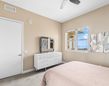 2650 Lake Shore Drive - Photo Thumbnail 20