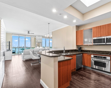 2650 Lake Shore Drive - Photo Thumbnail 1