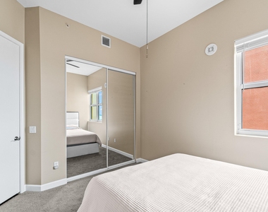 2650 Lake Shore Drive - Photo Thumbnail 17
