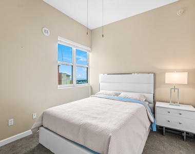 2650 Lake Shore Drive - Photo Thumbnail 16