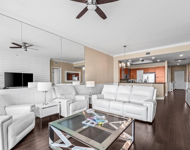 2650 Lake Shore Drive - Photo Thumbnail 8