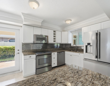2685 Se 6th Street - Photo Thumbnail 9