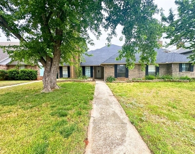 6913 N Spinnaker Lane - Photo Thumbnail 2