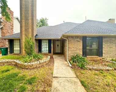 6913 N Spinnaker Lane - Photo Thumbnail 3