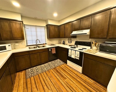 6913 N Spinnaker Lane - Photo Thumbnail 11
