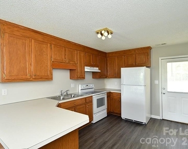 152 Glen Gar Drive - Photo Thumbnail 6