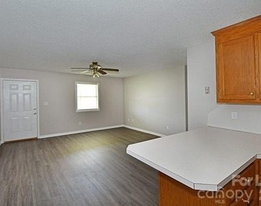 152 Glen Gar Drive - Photo Thumbnail 5