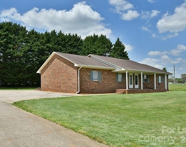 152 Glen Gar Drive - Photo Thumbnail 1