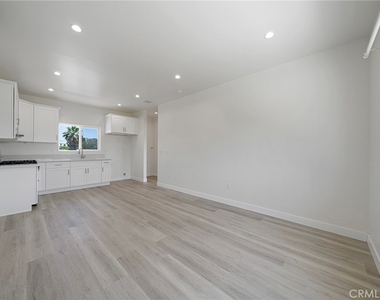 2425 Myrtle Avenue - Photo Thumbnail 6