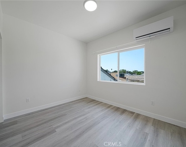 2425 Myrtle Avenue - Photo Thumbnail 3