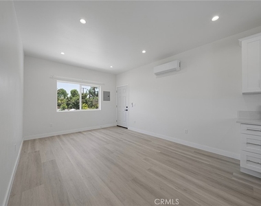 2425 Myrtle Avenue - Photo Thumbnail 8