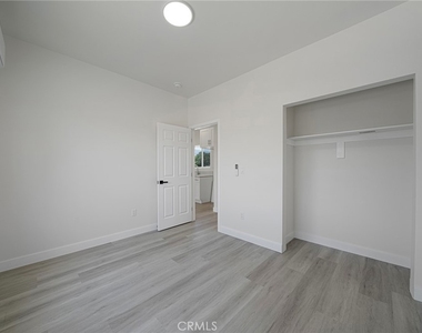 2425 Myrtle Avenue - Photo Thumbnail 4