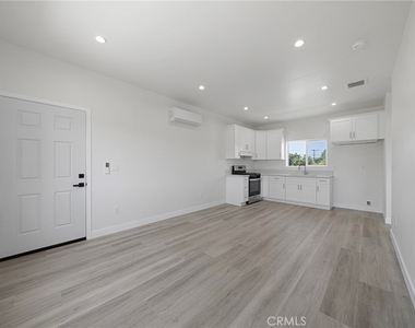2425 Myrtle Avenue - Photo Thumbnail 7