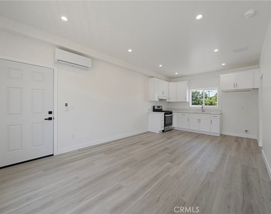 2425 Myrtle Avenue - Photo Thumbnail 2