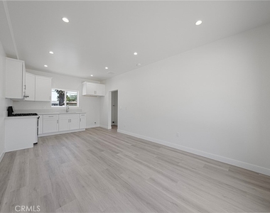 2425 Myrtle Avenue - Photo Thumbnail 1