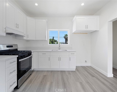 2425 Myrtle Avenue - Photo Thumbnail 4