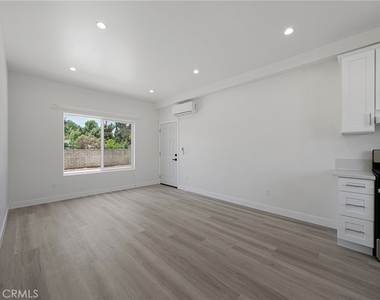 2425 Myrtle Avenue - Photo Thumbnail 3