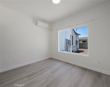 2425 Myrtle Avenue - Photo Thumbnail 6