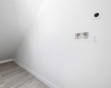 2423 Myrtle Ave - Photo Thumbnail 7