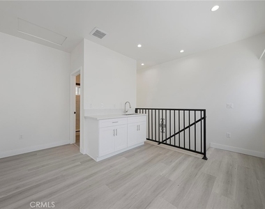 2423 Myrtle Ave - Photo Thumbnail 9