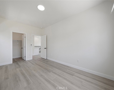 2423 Myrtle Ave - Photo Thumbnail 1