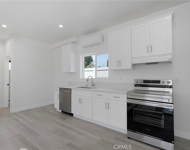 2423 Myrtle Ave - Photo Thumbnail 17