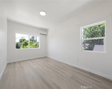 2423 Myrtle Ave - Photo Thumbnail 13