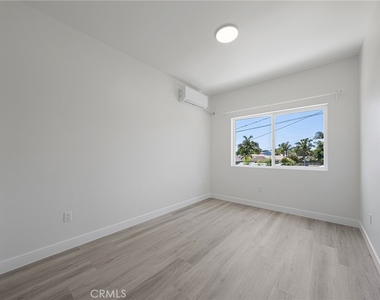 2423 Myrtle Ave - Photo Thumbnail 11