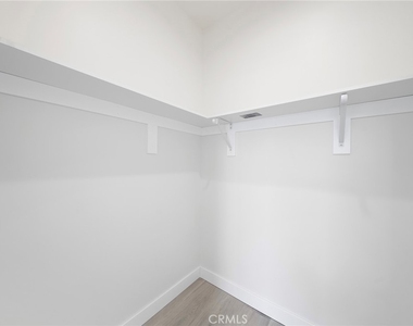 2423 Myrtle Ave - Photo Thumbnail 2